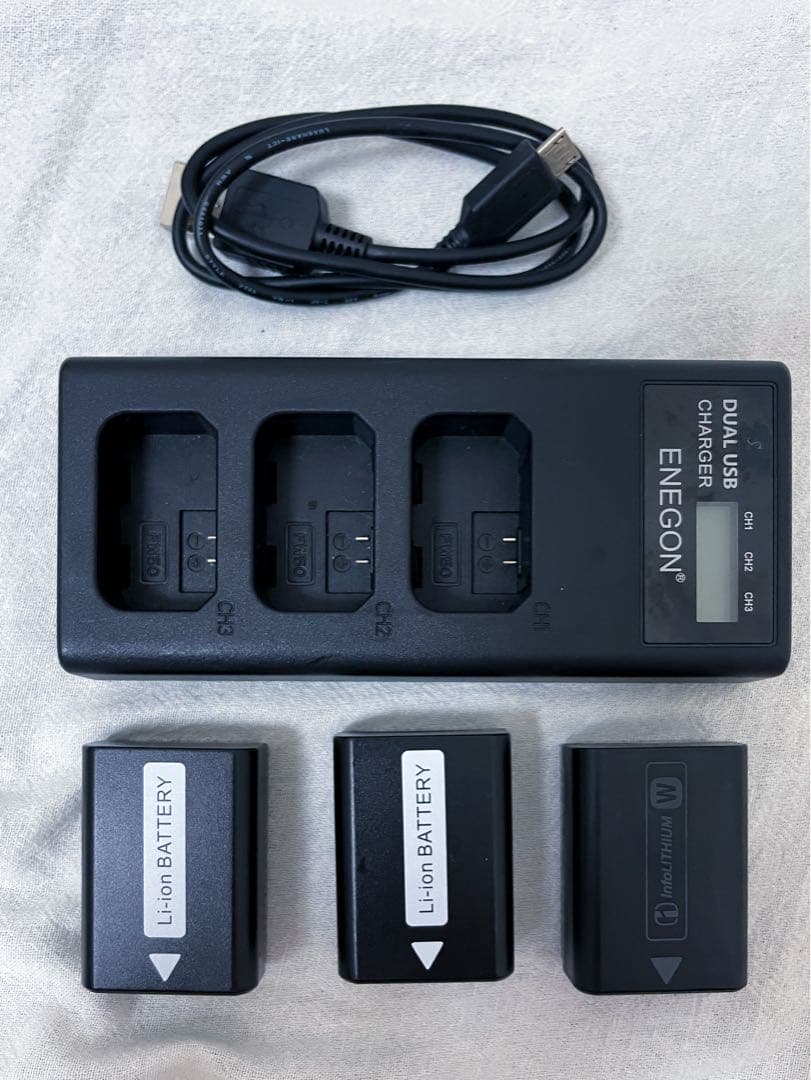 早い者勝ち！極上セット！ソニーα6400 Wズーム バッテリー3個付 動作確認済