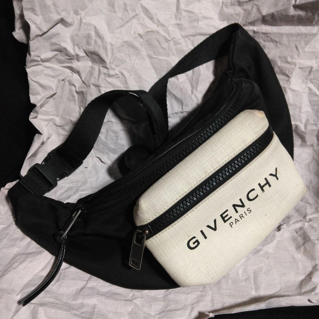 GIVENCHY ナイロン製ボディバッグ ブラック/ホワイト！最終値下げ！