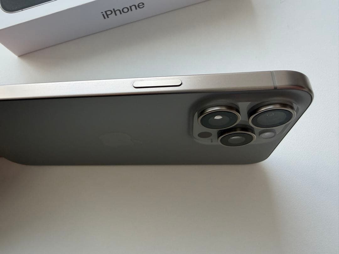 美品♪Apple iPhone 15Pro max ナチュラルチタニウム 本体