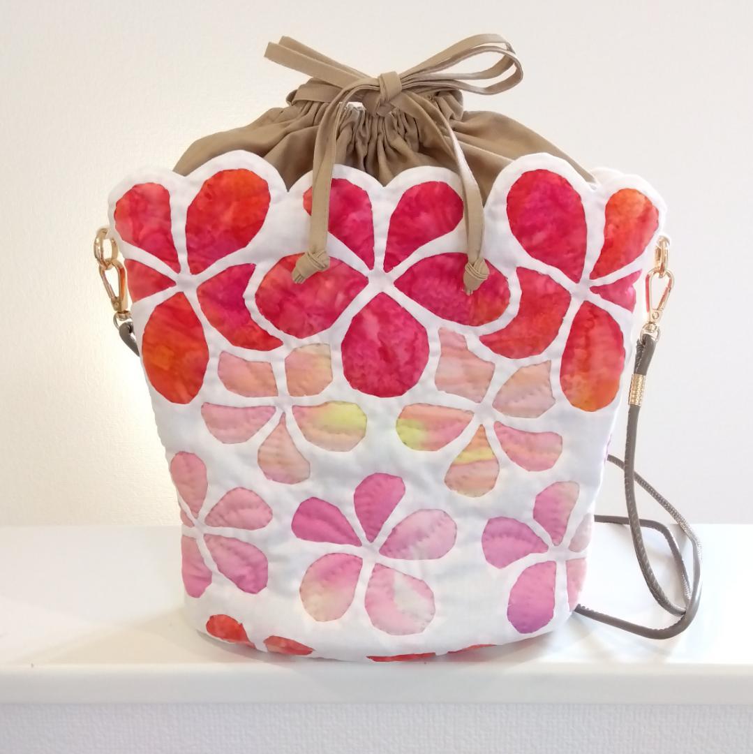 ハワイアンキルト　ハンドメイド　プルメリアショルダーバッグ