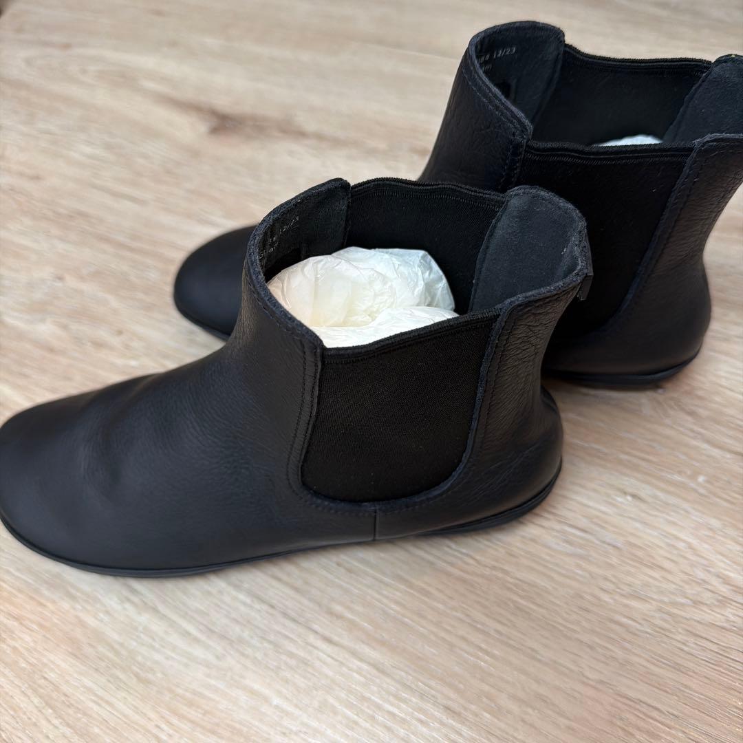 camper ブラックレザー サイドゴアブーツ