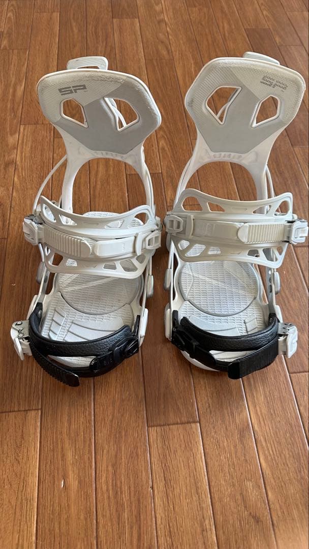 SP Binding スノボビンディング ホワイト、トゥキャップベルト黒は新品