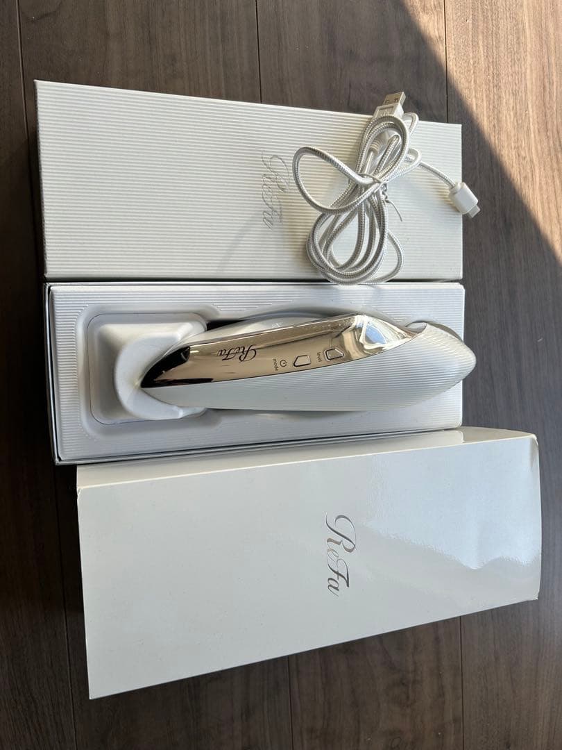 ReFaビューテックレイズ美顔器 ホワイト 充電ケーブル付き