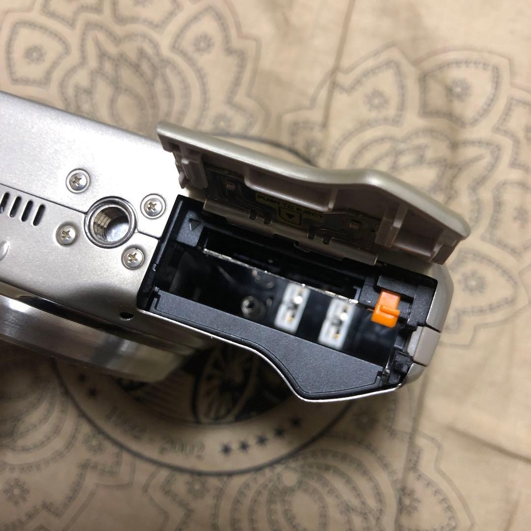 美品 FUJIFILM FinePix F800EXR デジカメ コンデジ