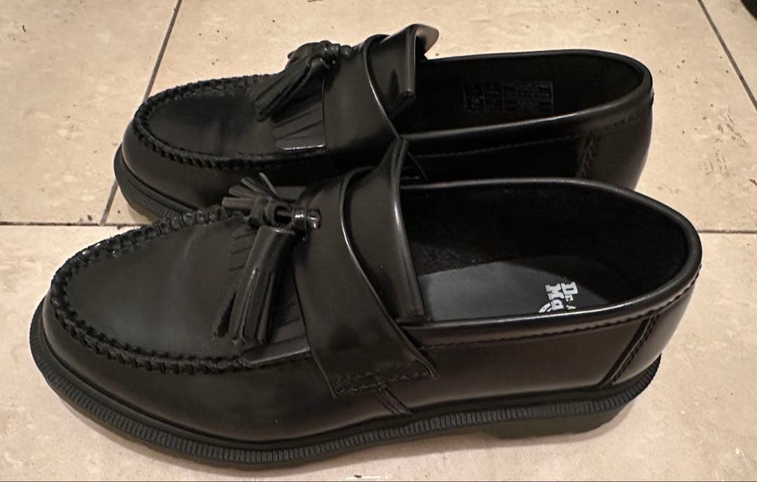 ブラックレザータッセルローファー