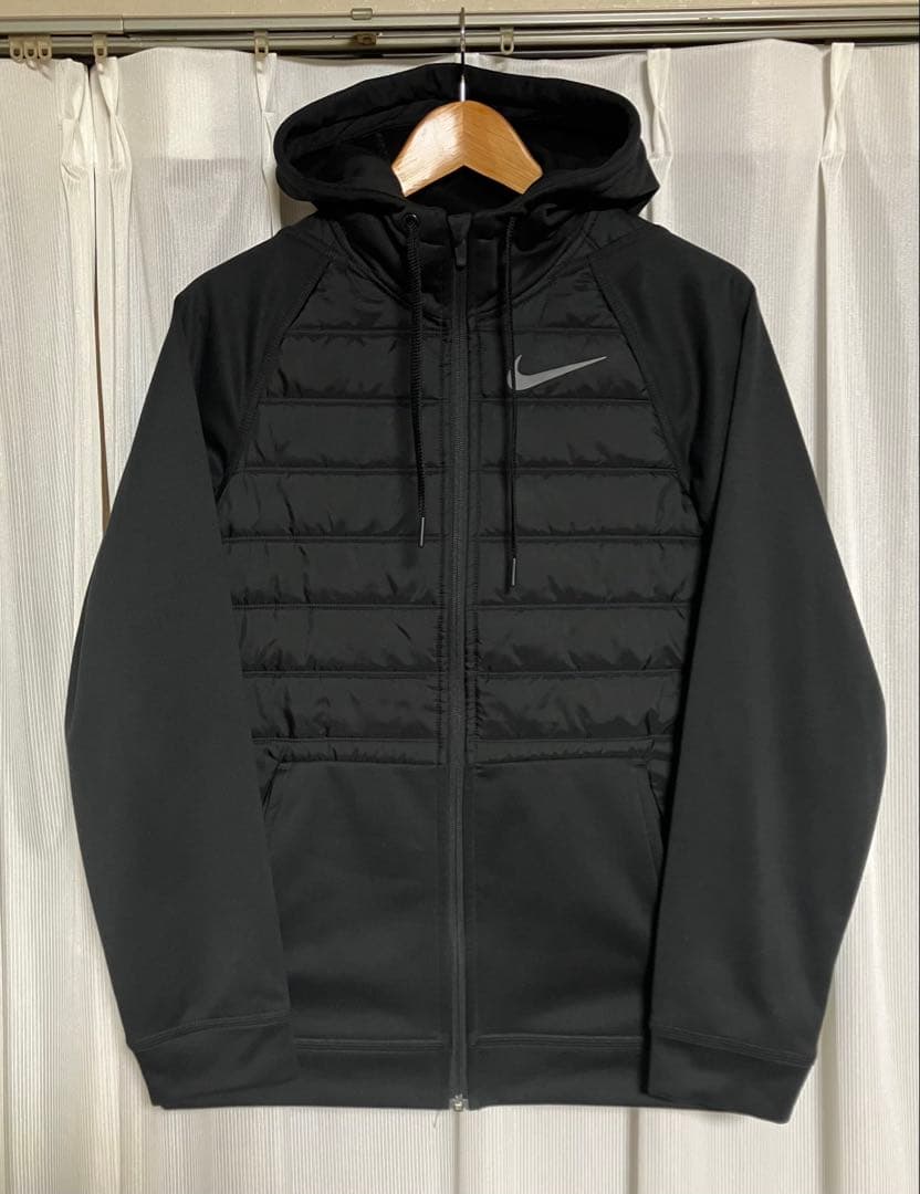 極美品 NIKE Therma WNTRZD フルジップ フーディー S 黒