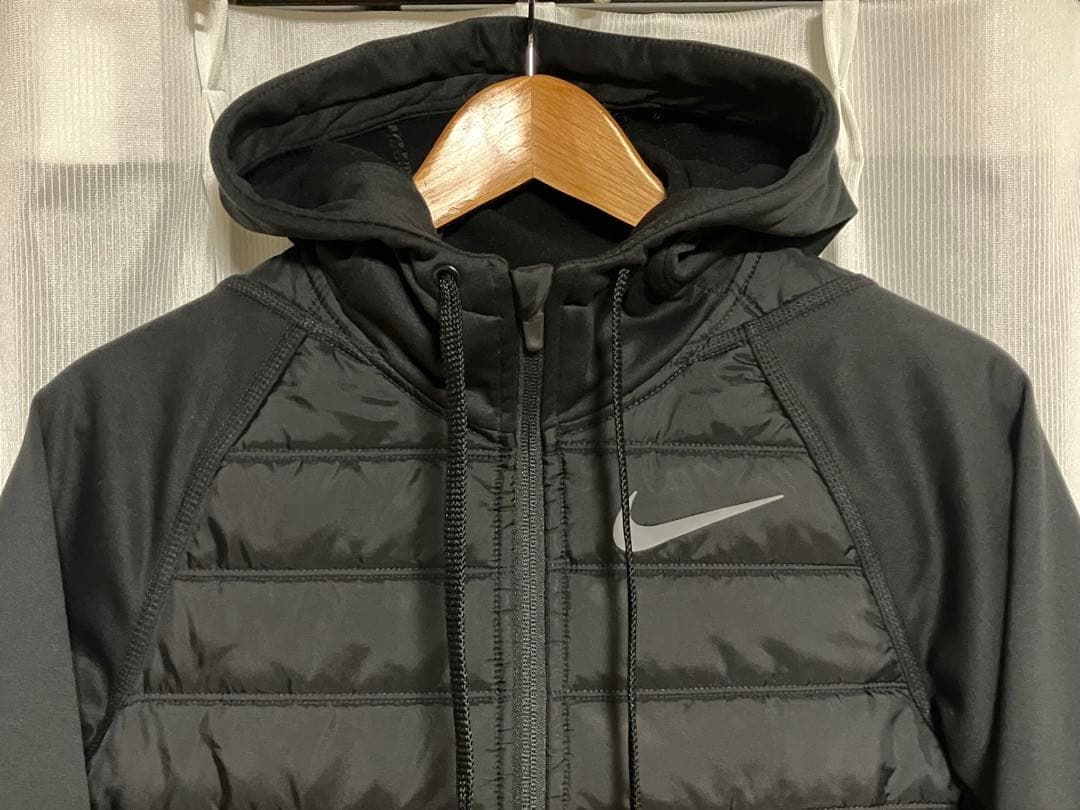 極美品 NIKE Therma WNTRZD フルジップ フーディー S 黒