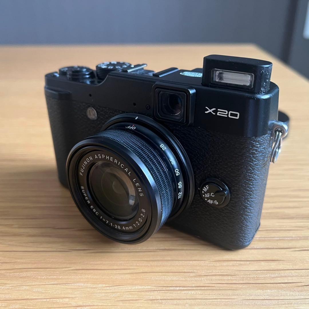 Fujifilm X20 コンパクトデジタルカメラ　ブラック