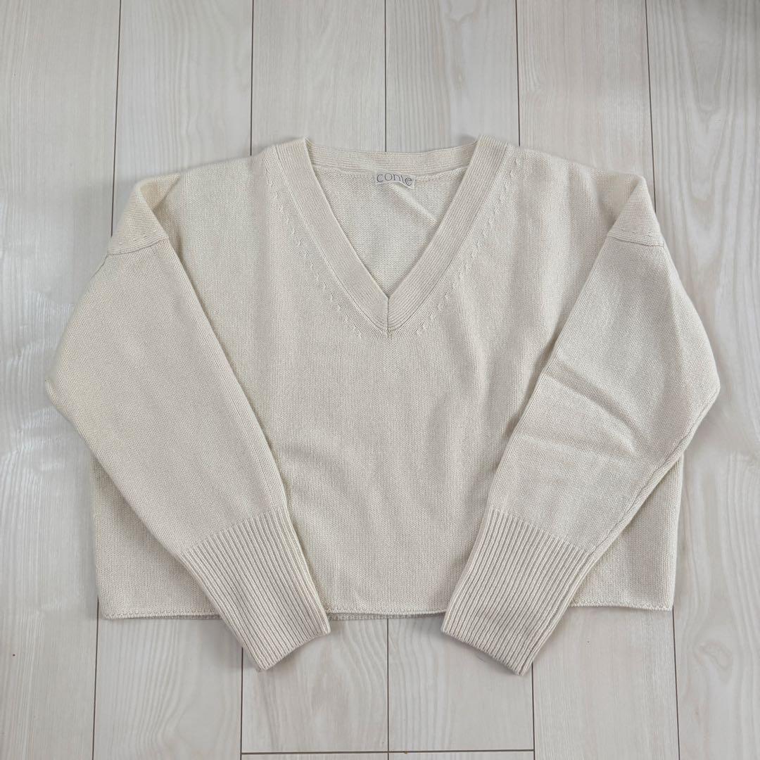【美品CONTE】Vネックニット ホワイト　辺見えみり