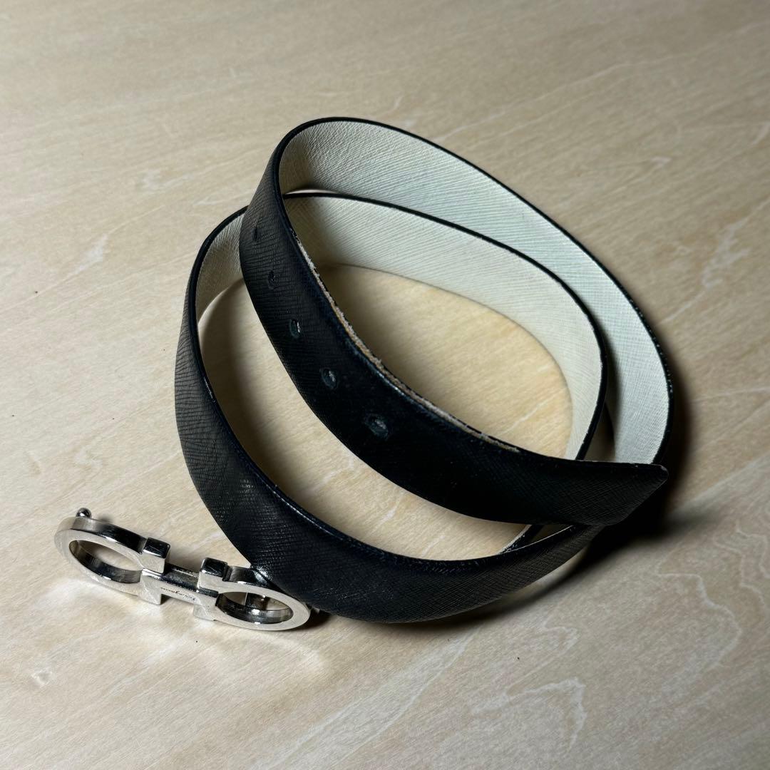 フェラガモ　リバーシブルレザーベルト　ブラック/アイボリー