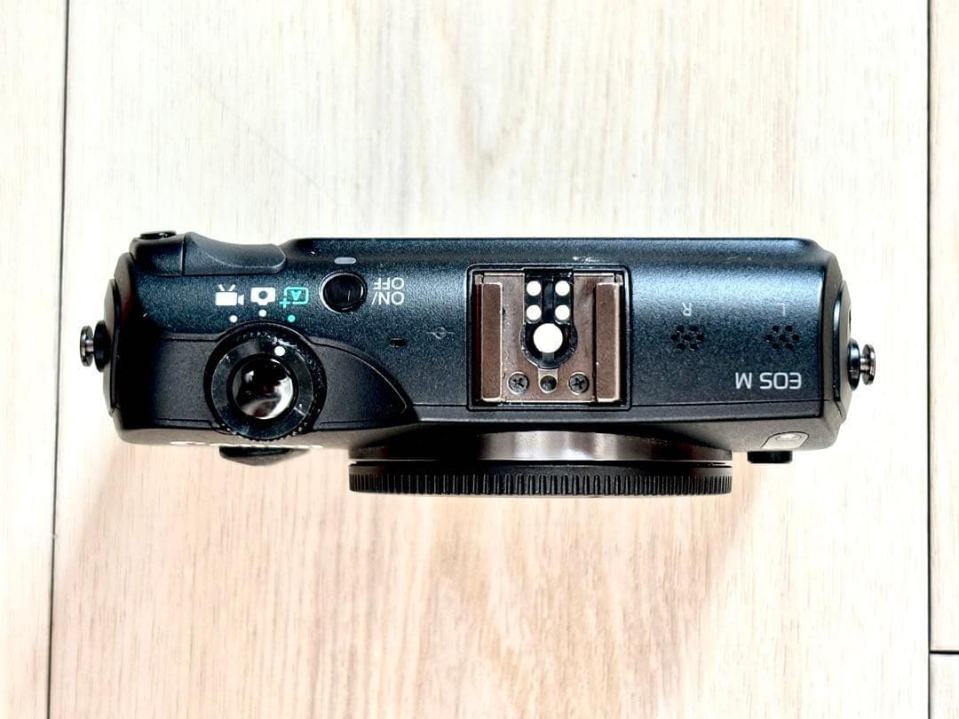美品、Canon ミラーレス一眼カメラ EOS M ブラックボディ