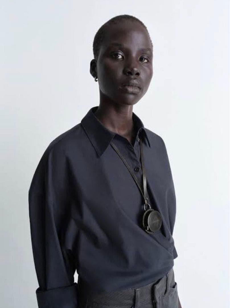 アクセサリー LEMAIRE MOLDED TAPE NECKLACE PEAT GREEN