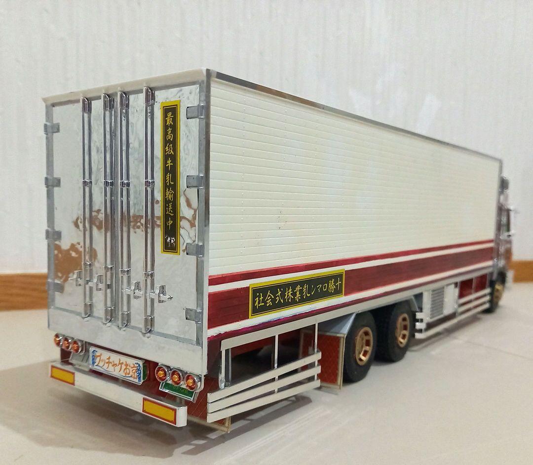 アオシマ1/32　デコトラプラモデル完成品 日野スーパードルフィン