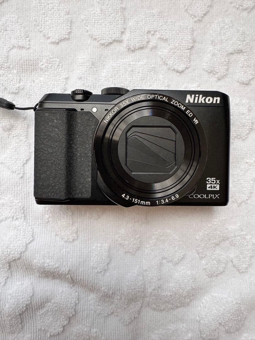 Nikon COOLPIX A900 本体と付属品