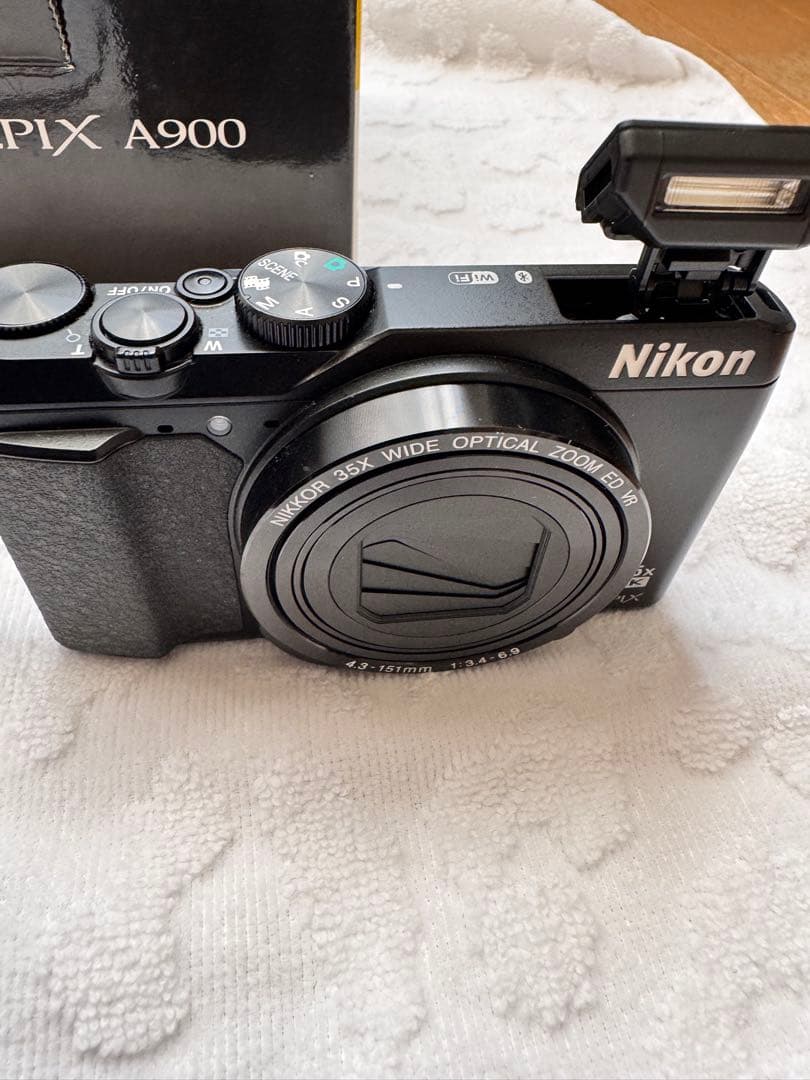 Nikon COOLPIX A900 本体と付属品