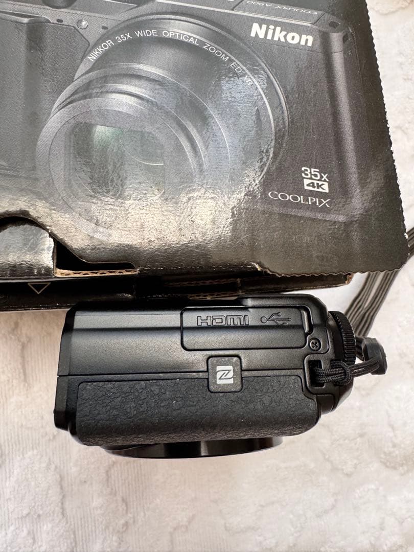 Nikon COOLPIX A900 本体と付属品