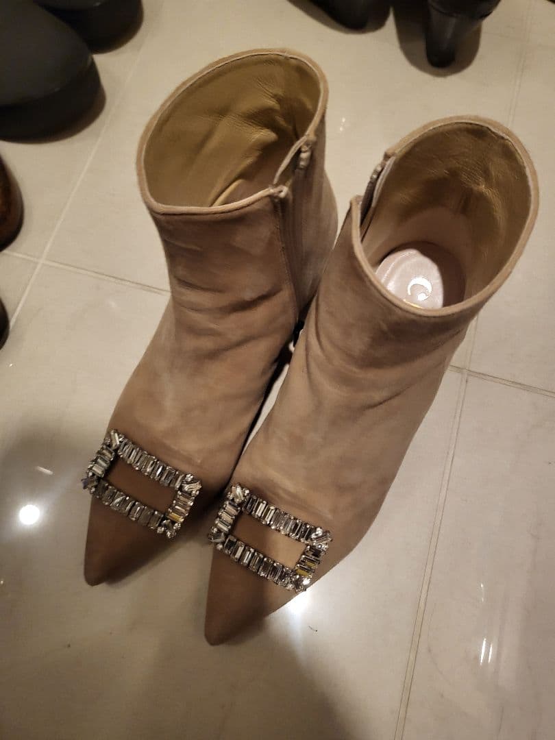 Chanel ビジュー付きベージュブーティ