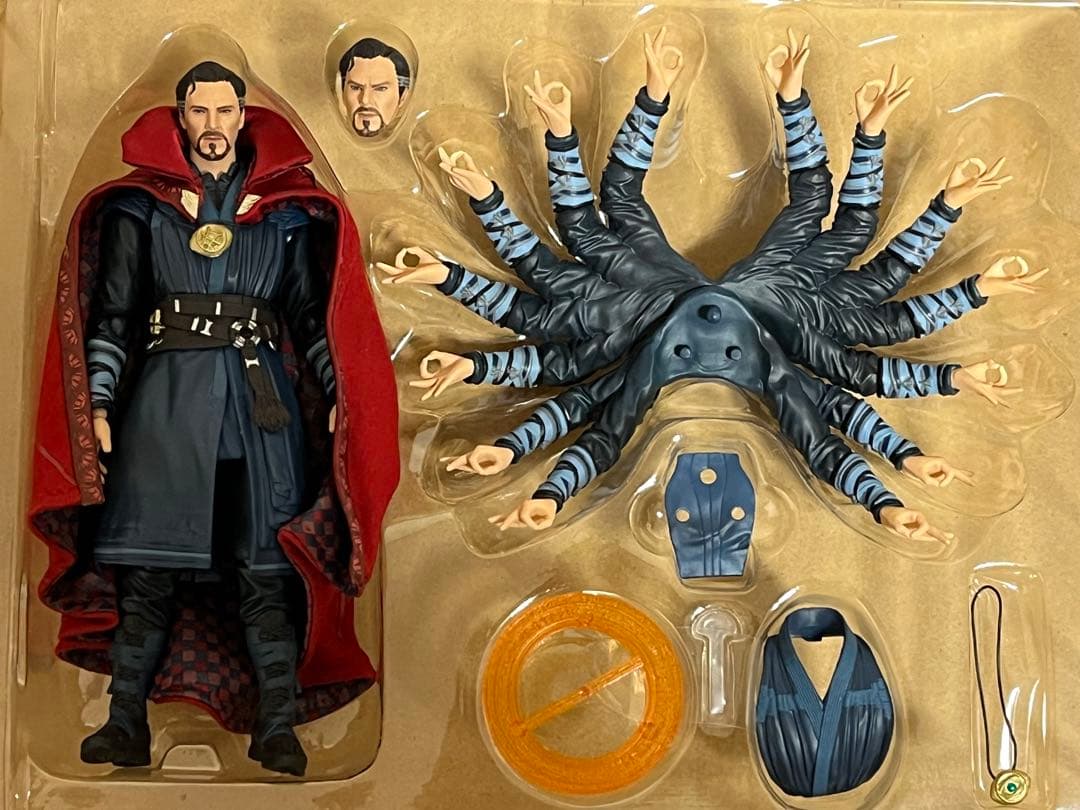 開封品　MAFEX ドクターストレンジ アベンジャーズ インフィニティ・ウォー