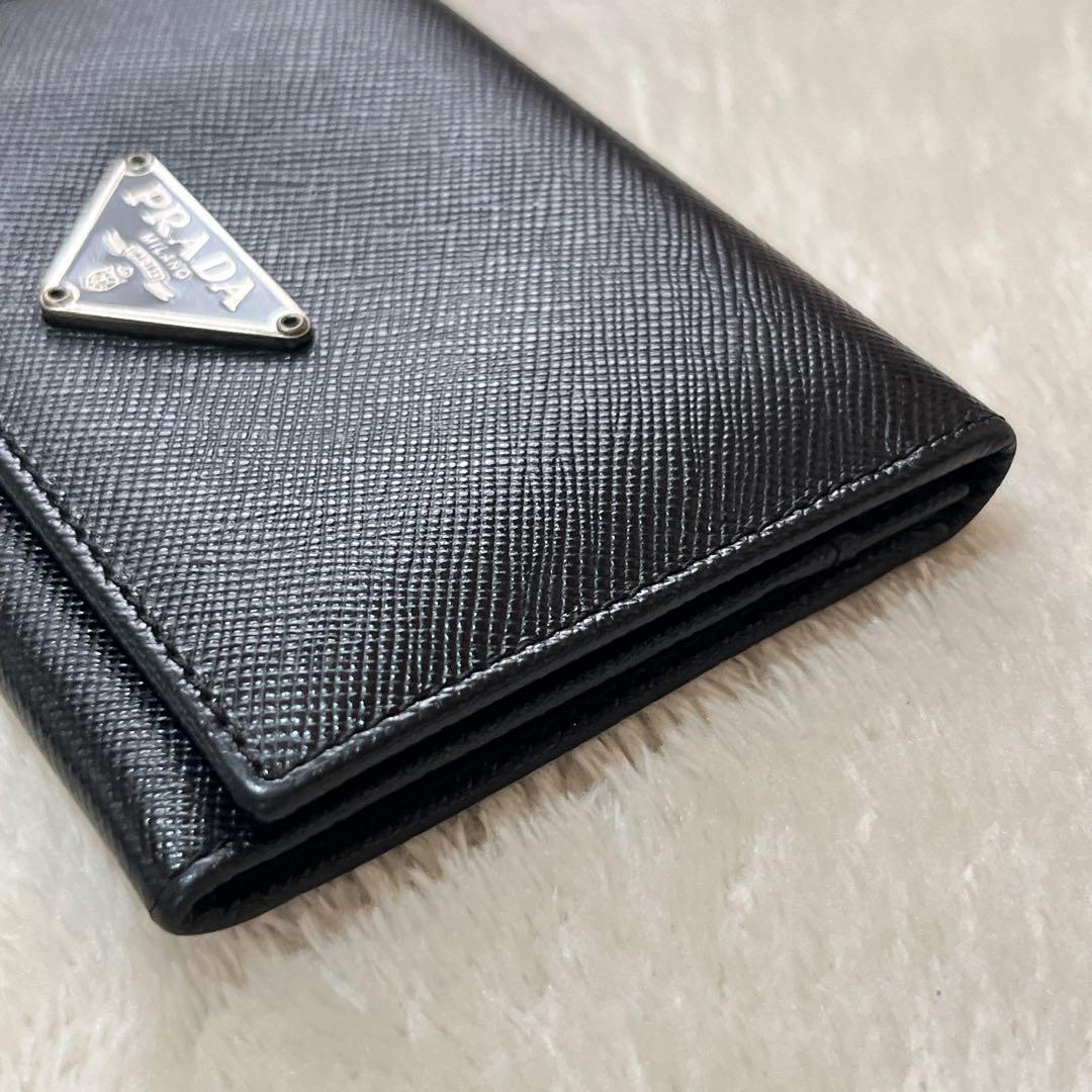 【極美品】PRADA ケース サフィアーノレザー ブラック　三角ロゴ