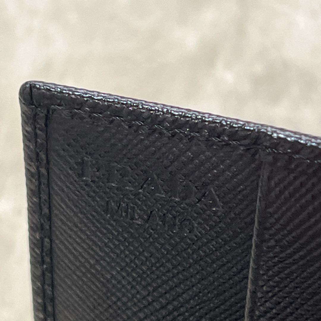 【極美品】PRADA ケース サフィアーノレザー ブラック　三角ロゴ