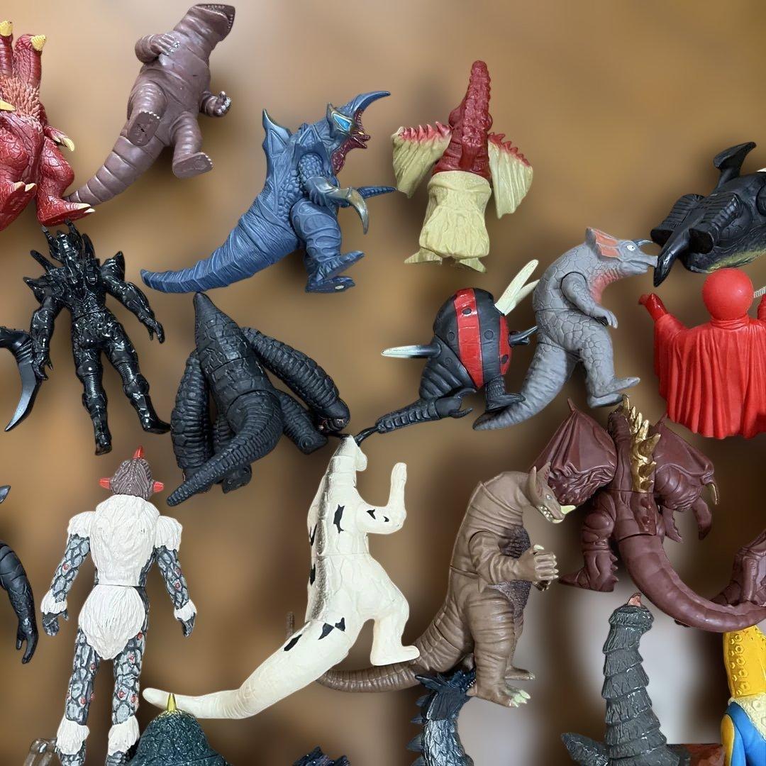 ウルトラマン　ソフビ　怪獣　フィギュア　セット　まとめ　65個