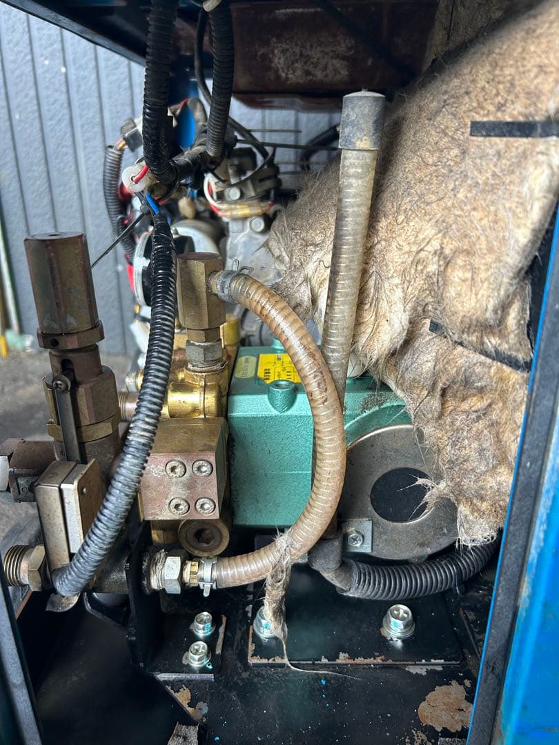 ツルミ　セル付きエンジン高圧洗浄機防音　ガン・高圧ホース・給排水ホースセット