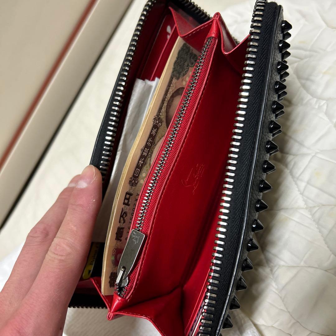 黒 スタッズ付き レザー長財布