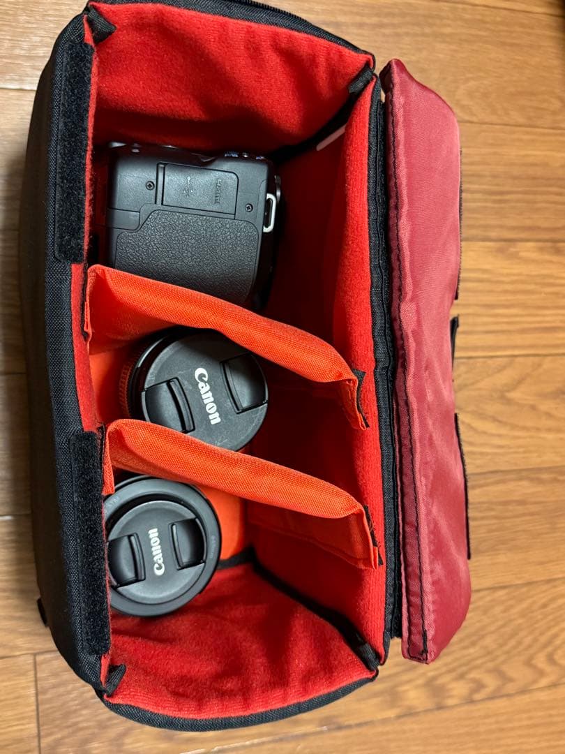 Canon EOS Kiss X10 ズームレンズキット+ 50mm単焦点レンズ