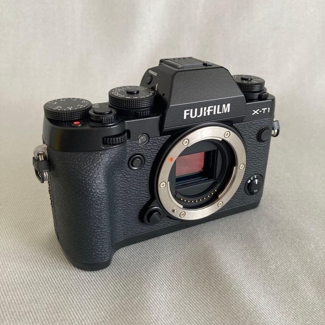Fujifilm X-T1 とXF18-55mm F2.8-4Rの中古品