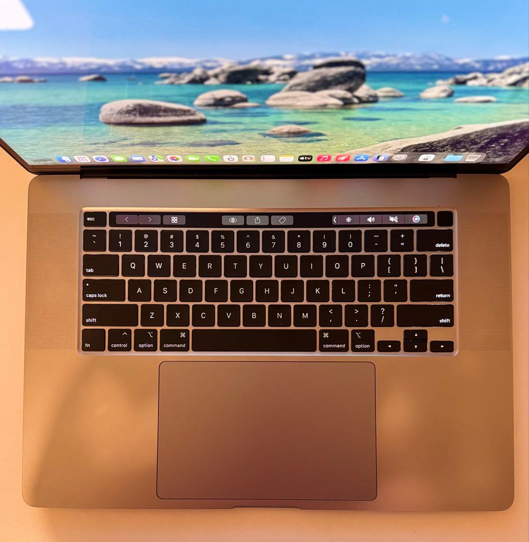 美品 Macbook Pro 2019 16インチ Office付ける