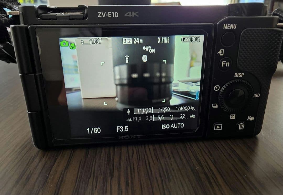 ピンクの猫 SONY ZV-E1OL レンズセット