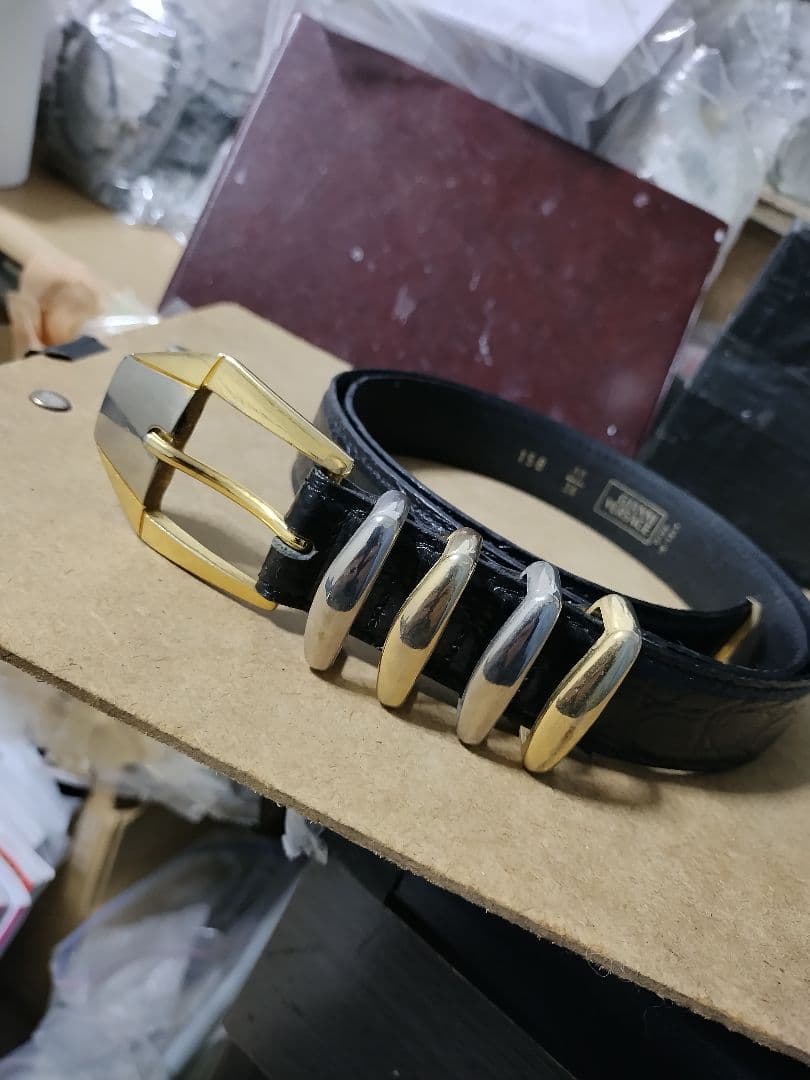 VERSACE ベルサーチ 4連本革ベルト イタリア製 高級感あり良好品