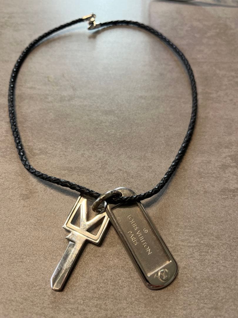Louis Vuitton コリエ・プラーク Vスクエア ネックレスM