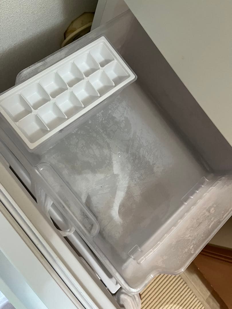 SHARP 両開きホワイト冷蔵庫