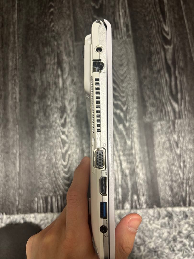 富士通 LIFEBOOK SH75/X 軽量モデル