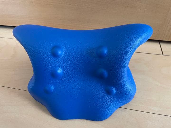 首の疲れをとる枕　マッサージ　ストレッチ　首枕　リラックスモデル