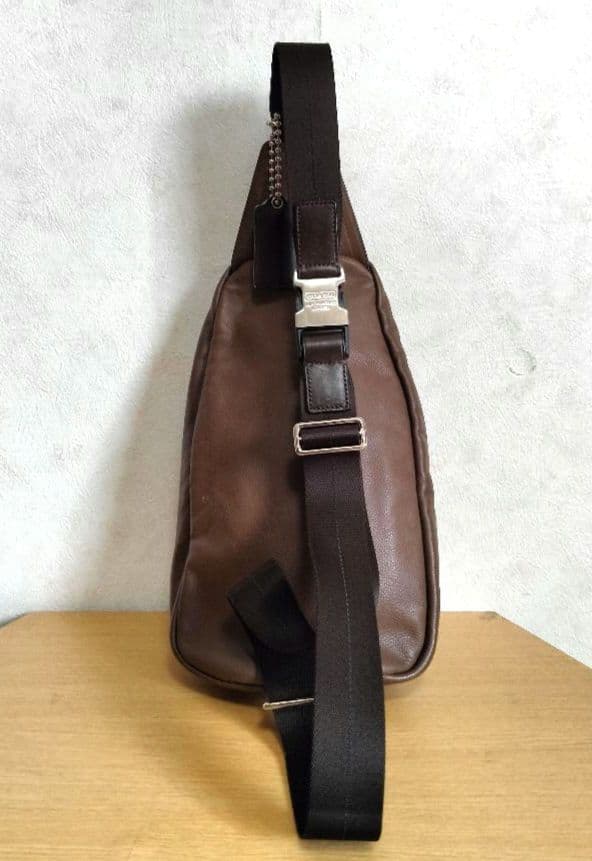安齋謙二　COACH コーチ スリングバッグ ボディバッグ ブラウンメンズ