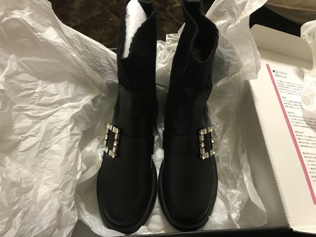 早い者勝ち！クリスタルビジュー付き　リブニットショートブーツ