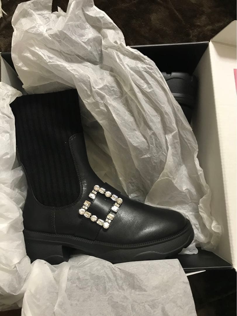 早い者勝ち！クリスタルビジュー付き　リブニットショートブーツ