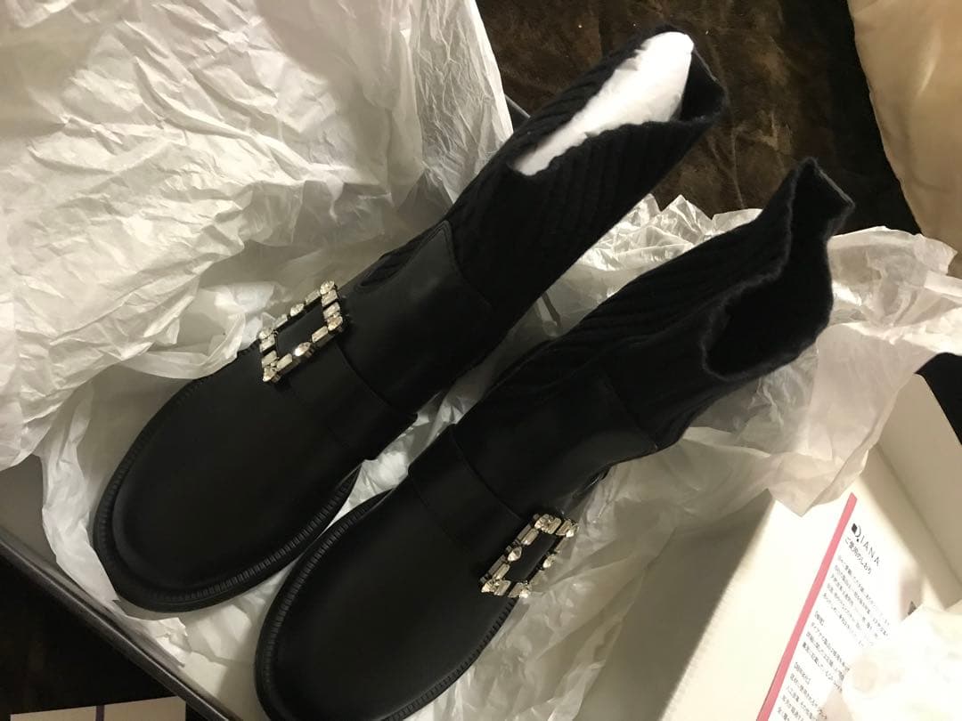 早い者勝ち！クリスタルビジュー付き　リブニットショートブーツ