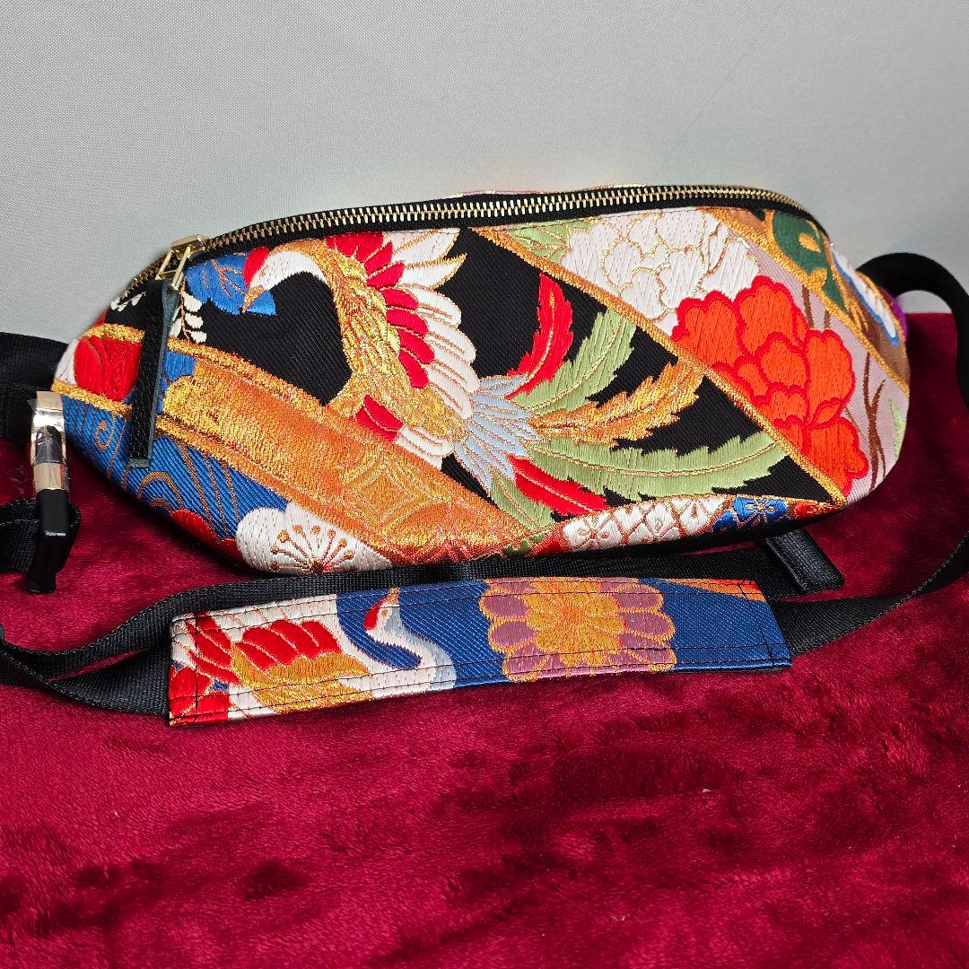 極美品・ほぼ未使用★obico 帯リメイク ボディバッグ 鶴 牡丹 金糸 日本製