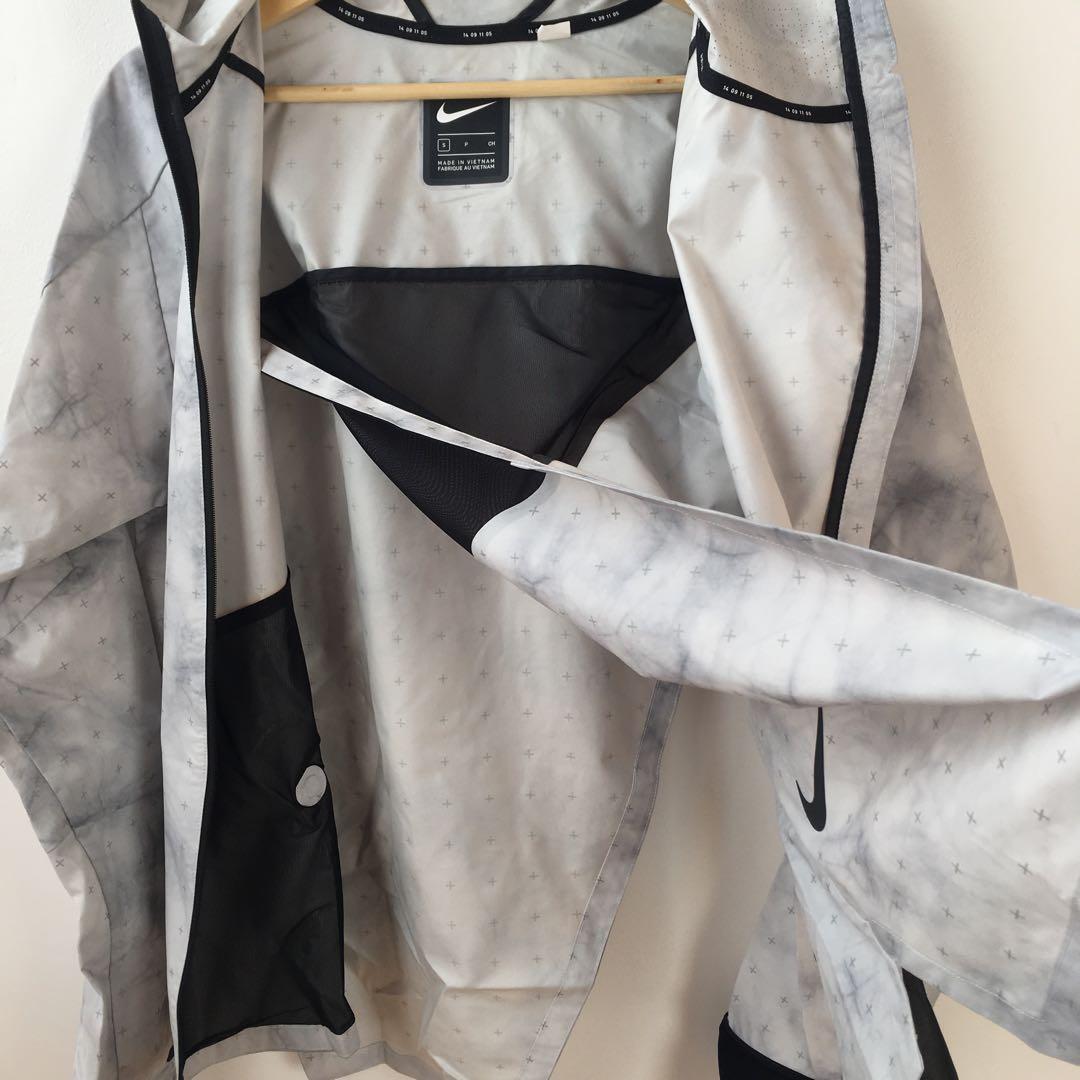 NIKE シールドテックジャケット