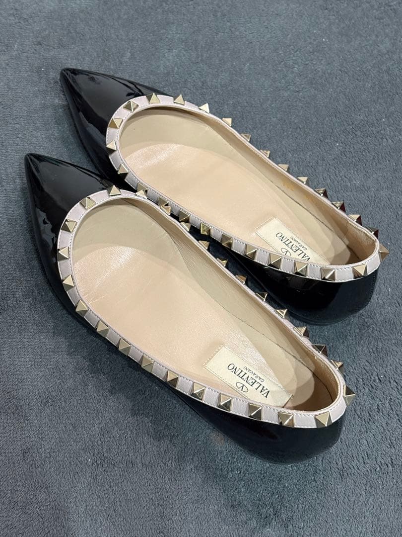 【美品】ヴァレンティノガラヴァーニ ロックスタッズ エナメル バレリーナ24.5