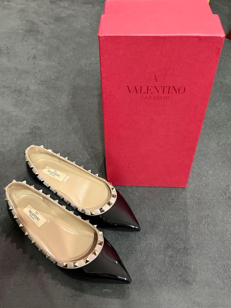 【美品】ヴァレンティノガラヴァーニ ロックスタッズ エナメル バレリーナ24.5