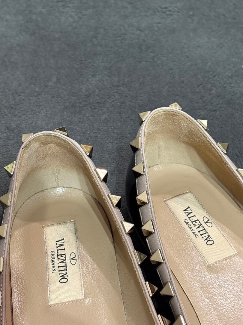 【美品】ヴァレンティノガラヴァーニ ロックスタッズ エナメル バレリーナ24.5