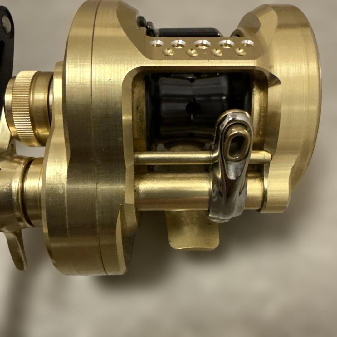 シマノ　22カルカッタコンクエスト200XG　DRTバリアルハンドル100付き