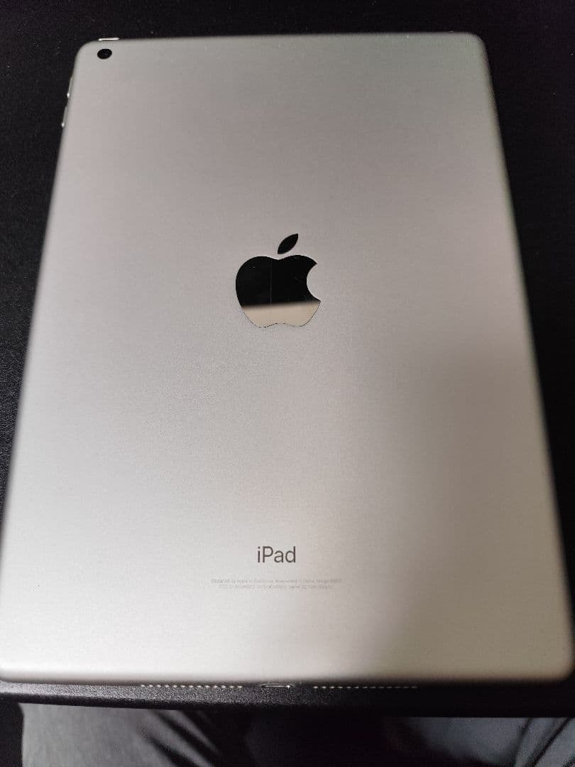 【美品】iPad 第5世代 32GB シルバー wifiモデル　おまけつき