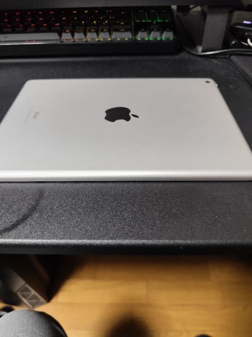 【美品】iPad 第5世代 32GB シルバー wifiモデル　おまけつき