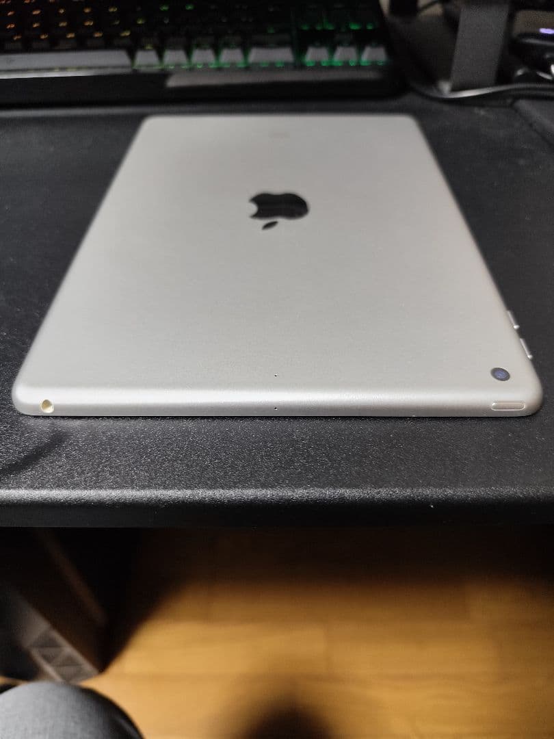 【美品】iPad 第5世代 32GB シルバー wifiモデル　おまけつき