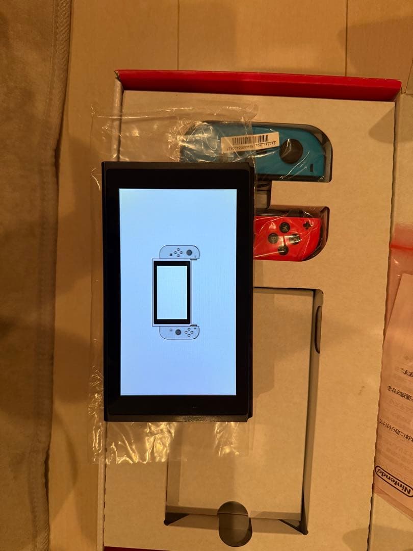 Nintendo Switch ニンテンドースイッチ本体　ネオンレッドブルー